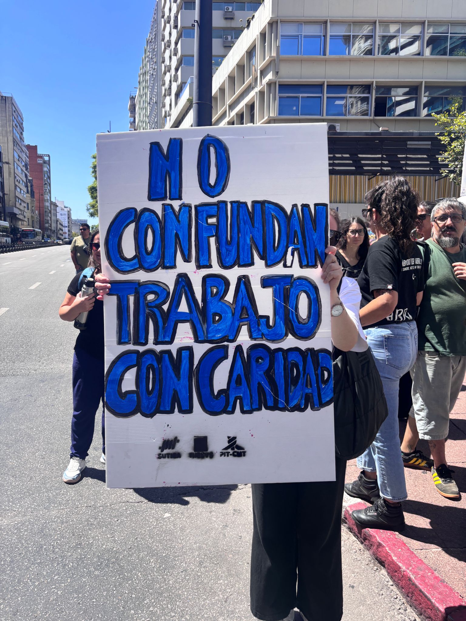 Moviliización de SUTIGA frene a la sede del MIDES. Foto: propaganda SUTIGA